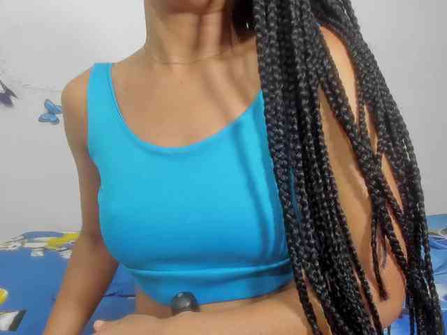 skinnyslutgirl webcam