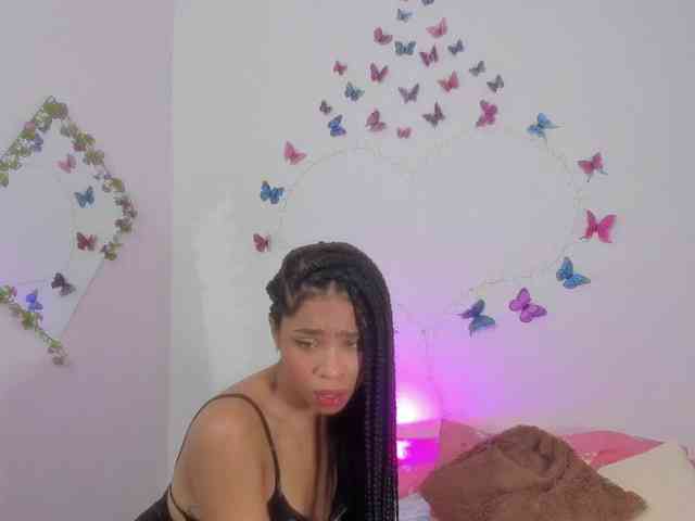 skinnyslutgirl webcam