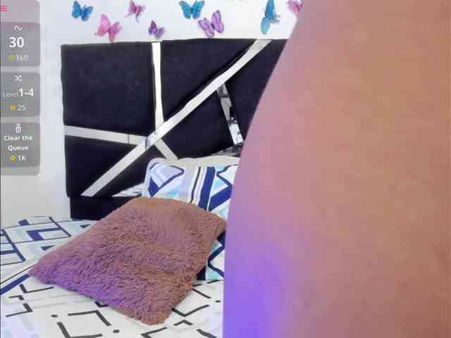 skinnyslutgirl webcam