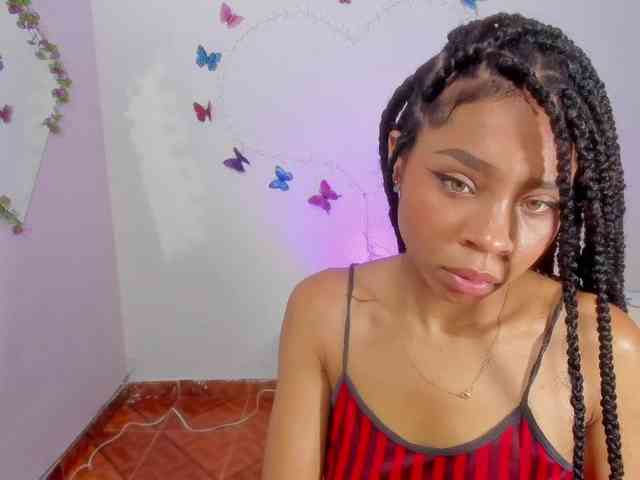 skinnyslutgirl webcam