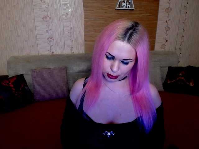 AnnessixReign's BongaCams show and profile