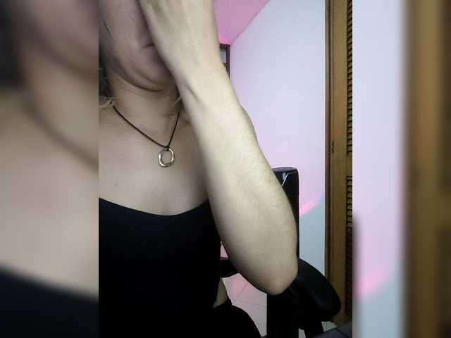 Anmazing's BongaCams show and profile