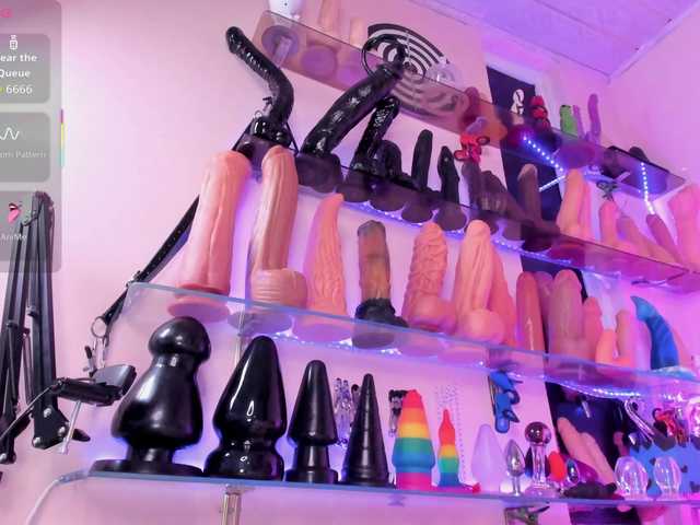 moly2510's BongaCams show and profile