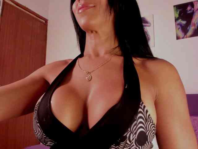 free nude webcam Charlotte-Bayron