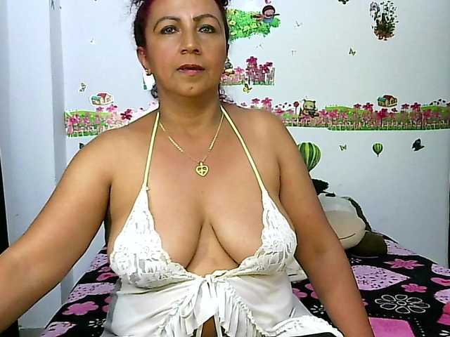 yosselin23's BongaCams show and profile