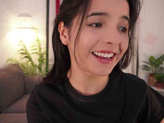 Raychell_Black webcam