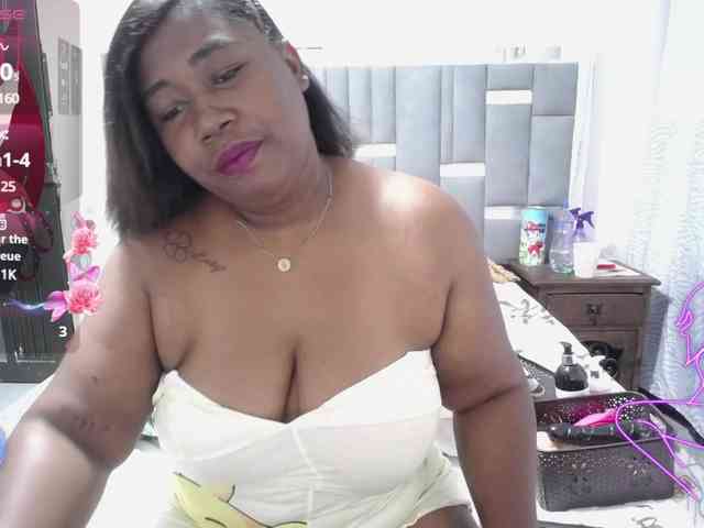 thickebonymilf webcam