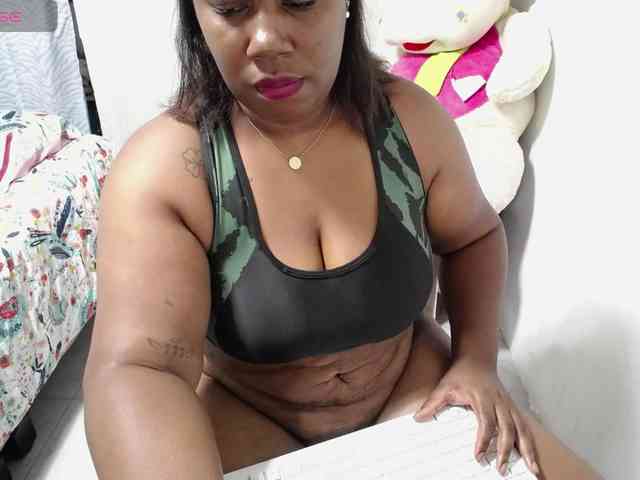 thickebonymilf webcam