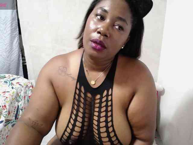 thickebonymilf