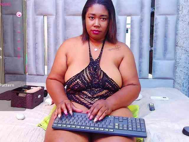 thickebonymilf