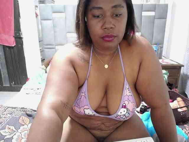 thickebonymilf webcam
