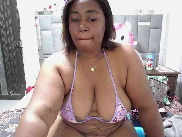 thickebonymilf webcam