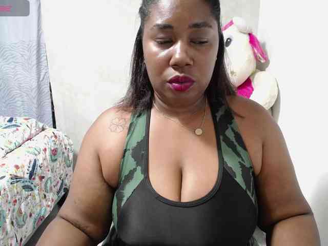 thickebonymilf webcam