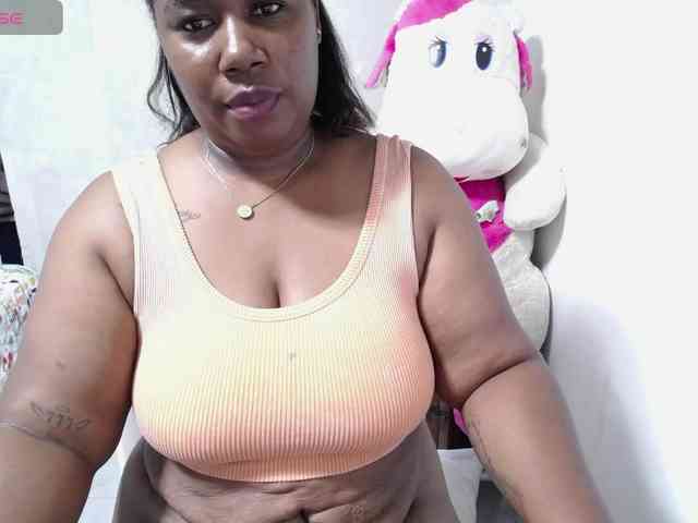 thickebonymilf webcam