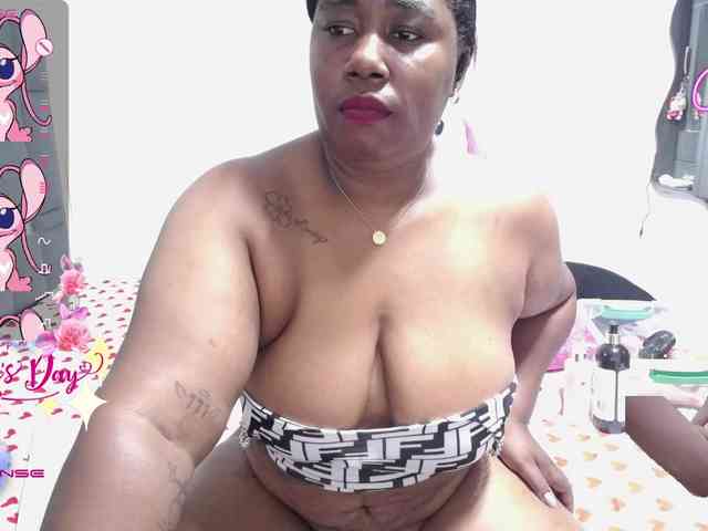 thickebonymilf webcam
