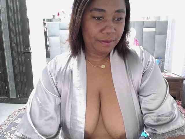 thickebonymilf webcam