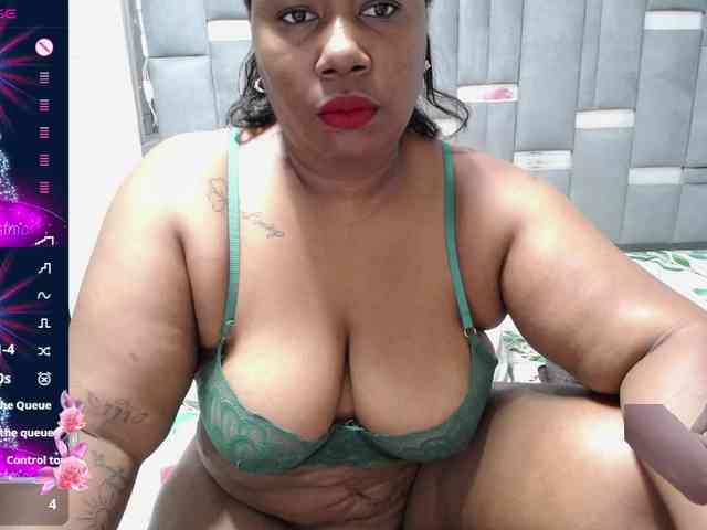 thickebonymilf webcam