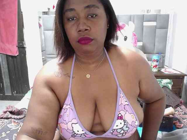 thickebonymilf webcam