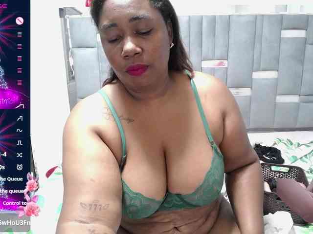 thickebonymilf webcam