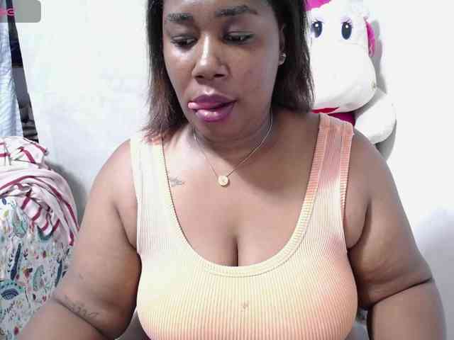 thickebonymilf webcam