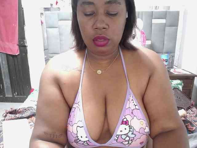 thickebonymilf webcam