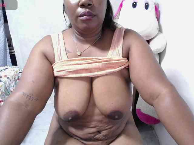 thickebonymilf webcam