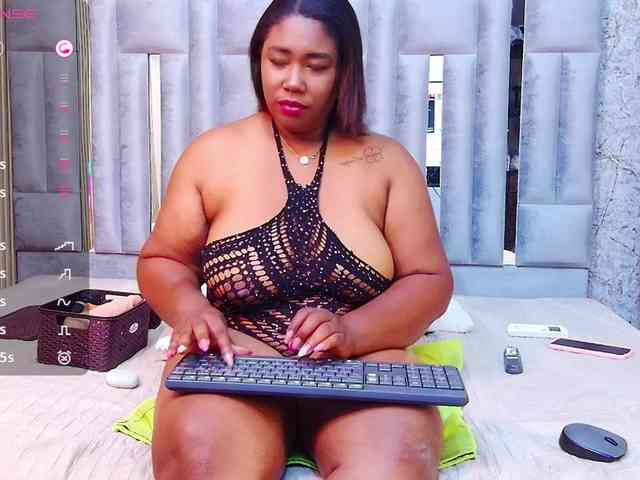 thickebonymilf webcam