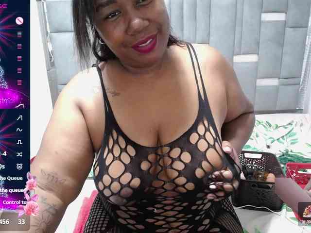 thickebonymilf webcam