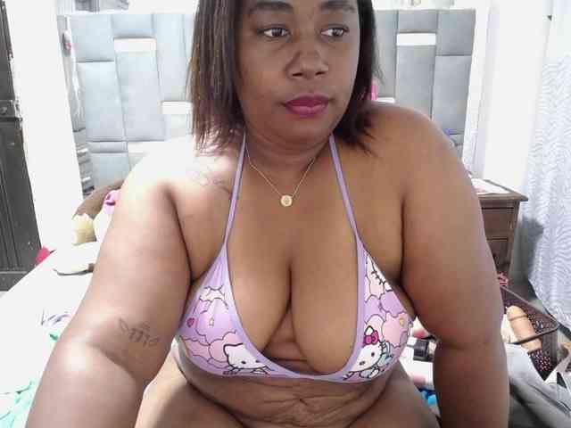 thickebonymilf webcam