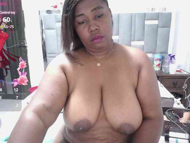 thickebonymilf webcam