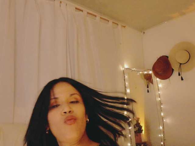 -Milaa- from BongaCams