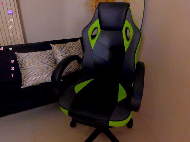 charlotte-Cox's BongaCams show and profile