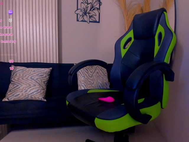 charlotte-Cox's BongaCams show and profile