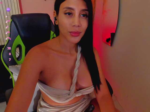 charlotte-Cox's BongaCams show and profile