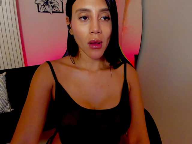 charlotte-Cox's BongaCams show and profile