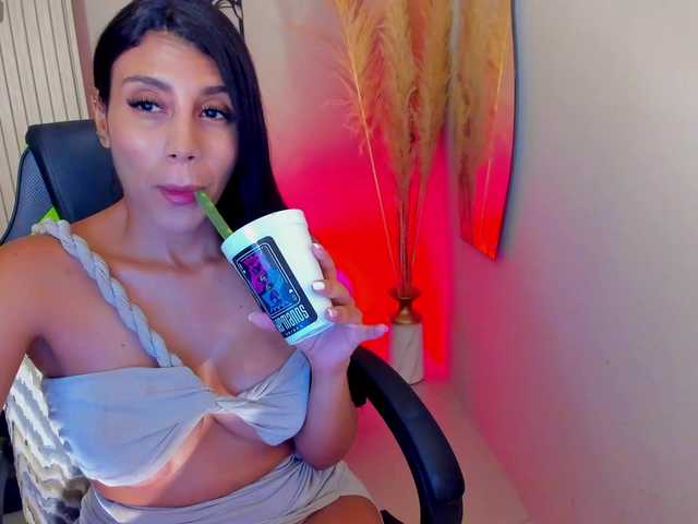 charlotte-Cox's BongaCams show and profile