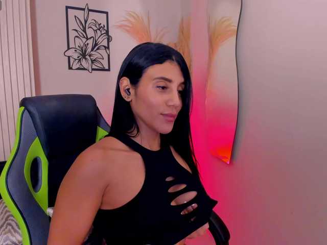 charlotte-Cox's BongaCams show and profile