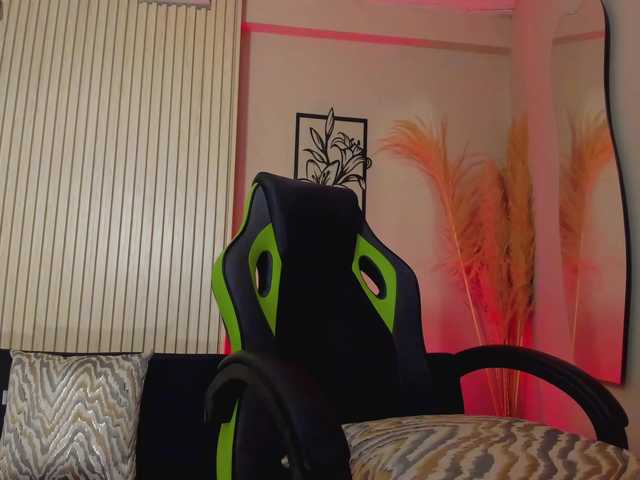 charlotte-Cox's BongaCams show and profile