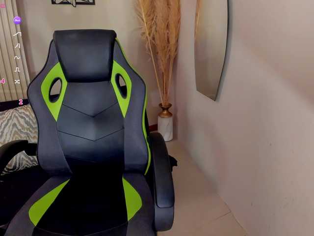 charlotte-Cox's BongaCams show and profile