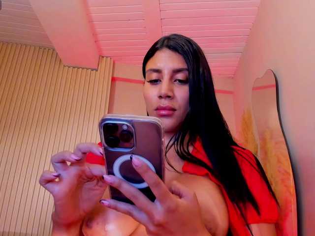 charlotte-Cox's BongaCams show and profile