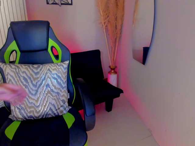 charlotte-Cox's BongaCams show and profile