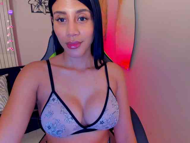 Charlotte-Cox webcam