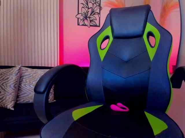 Charlotte-Cox webcam