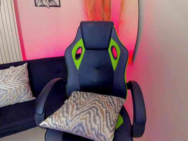 Charlotte-Cox webcam