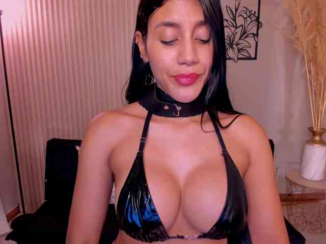Charlotte-Cox webcam