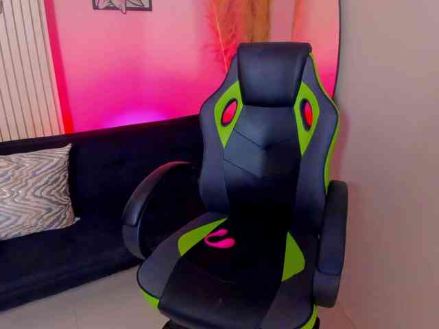 Charlotte-Cox webcam