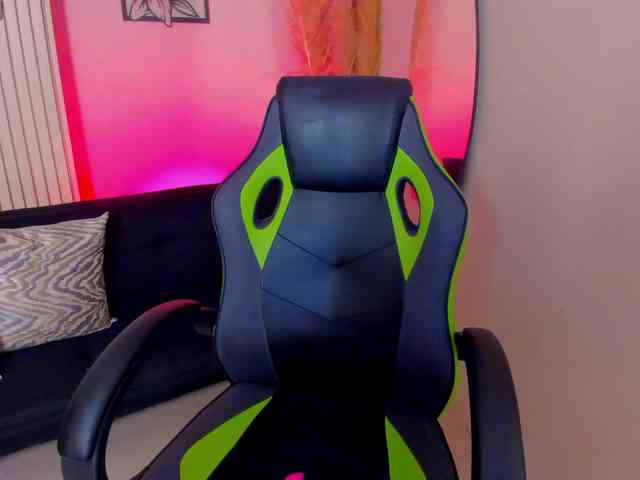 Charlotte-Cox webcam