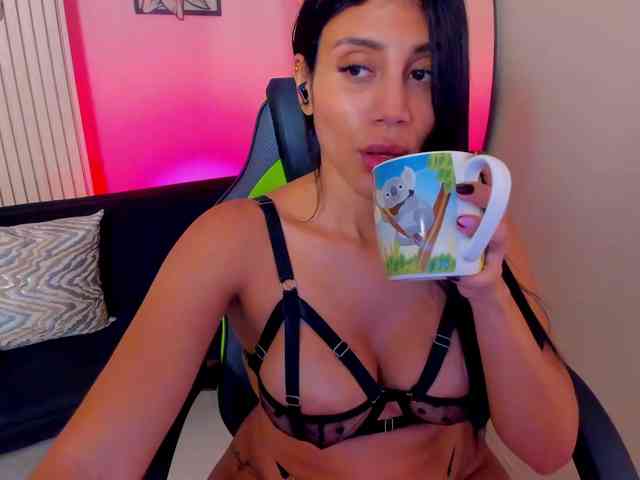 Charlotte-Cox webcam