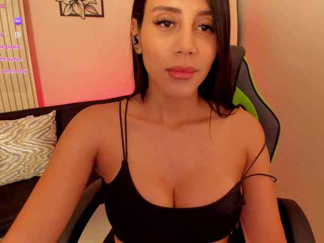 Charlotte-Cox webcam