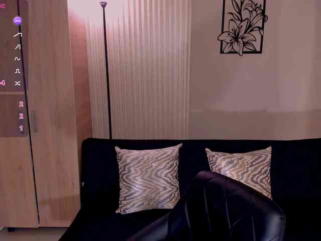 Charlotte-Cox webcam